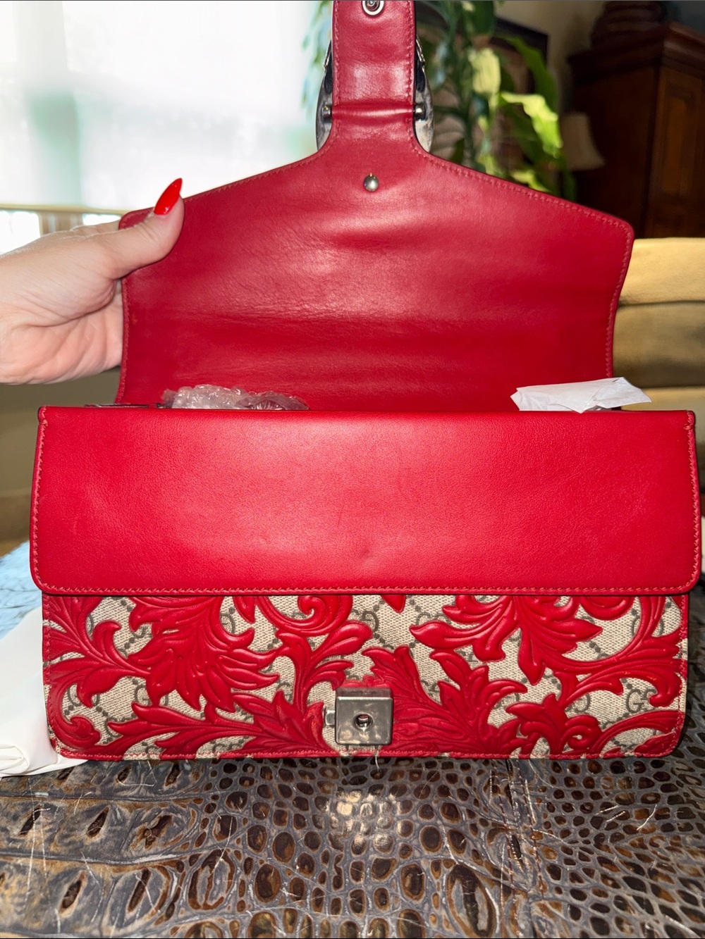Gucci Supreme Canvas & Red
Arabesque Small Dionysus Shoulder Bag - Picture 9 of 14